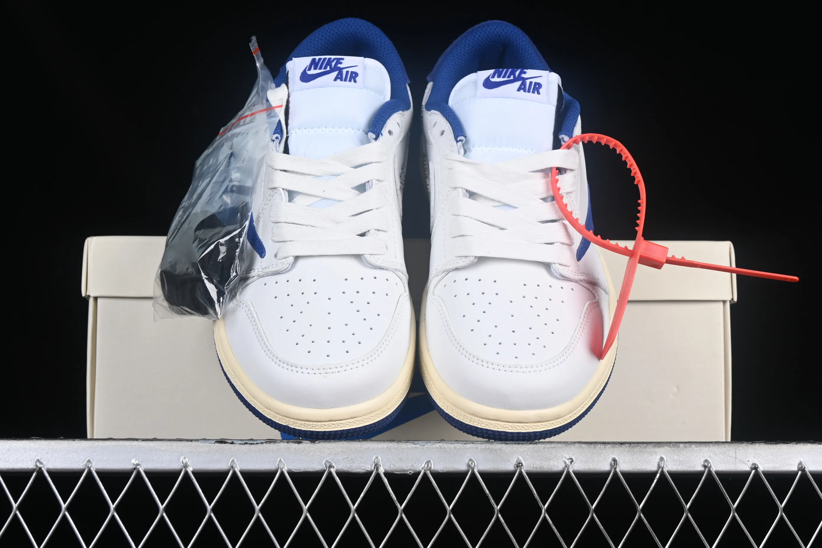 All categories Air Jordan Jordan series basketball shoes Air Jordan 1 Low Travis Scott x Air Jordan 1 Low OG AJ1 Joe 1 undercut low top DH7890-111
